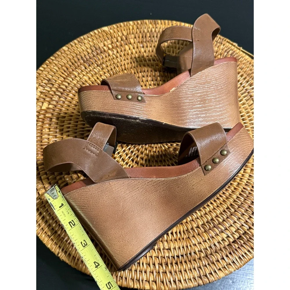 MIA Senna Tan Platform Wedge Sandals Wood Look Ankle Strap Studded ‎ Womens 7